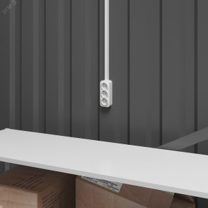 Розетка 3-местная для открытой установки с заземлением с защитными шторками с предварительным подключением 16А белый QUTEO 782238