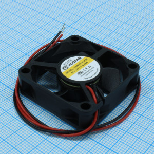 YDM3510C12F, Вентилятор 12В 35х35x10 C, 0.6Вт, 7000 об/мин, 7.75м3/час, 22.24дБ, подшипник скольжения CycleSeal, тип вывода - провод