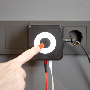 Двойник электрический Куб 16А с/з+2хUSB-A 2.4А+USB Type-C 3А с ночной подсветкой черн. 11-1252