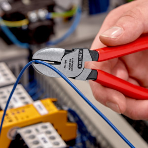 Бокорезы KN-7001160, Универсальные бокорезы с полированной поверхностью головки и режущими кромками с фаской, с пластиковыми рукоятками, диаметр мягкой проволоки 4.0мм, среднетвердой - 3.0мм, твердой - 2.0мм, длина 160мм