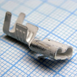 Контакт гнездовой 1/02505/44-03, Контакт гнездовой 6.3мм с монтажным усиком под провод сечением 2.5...4,0мм2  Покрытие - олово-висмут 2..3мкм, ОСТ37.003.032-88.