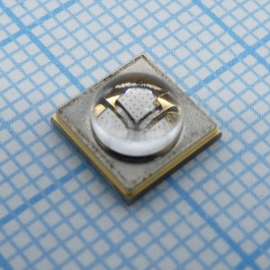 CMH268A4V111Z1-S4P1, Ультрафиолетовый светодиод smd 7х7мм/365нм/мощность излучения 5000-7000мВт при 1000мА/13.8-16.2В/60° максимальный ток 1200мА