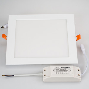 Светильник DL-225x225M-21W Warm White 020137, Тонкая панель 21Вт, белый квадратный корпус. Цвет ТЕПЛЫЙ БЕЛЫЙ 3000K, св.поток 1575-1680лм, CRI(Ra)>80, угол 120°. Размер 225x225мм, высота корпуса 13мм, установка в отверстие 210x210мм. Питание AC 180-240V, 21Вт, драйвер в комплекте (DC300mA, 55-65V).