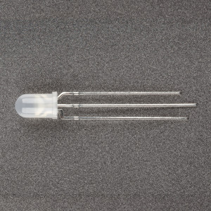 Светодиод ARL-5413EGW/3L 003011, Поставка под заказ от 5000 шт. Выводной круглый светодиод, d=5 мм, белая матовая линза. Цвет свечения красный (625 нм), зеленый (565 нм). Угол излучения 30°. Сила света Iv=100-200 мкд при If=20 мА. VF=1.8-2.4 В. Три вывода, общий катод.