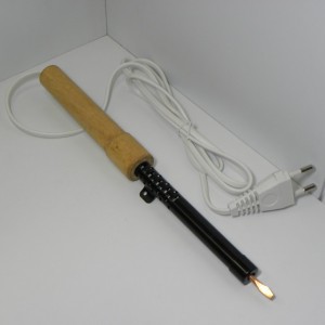 Паяльник- 220/ 25 деревянная ручка, Электропаяльник 25 Вт, 220 В, d жала = 4 мм, сменное жало