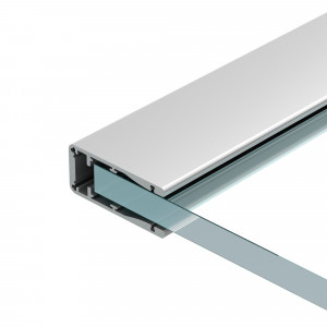 Профиль ALU-HANDRAIL-2000 FOR GLASS 17.5 015477, Поставка под заказ от 230 компл. Алюминиевый профиль для стеклянных ограждений толщиной 17,5мм. Устанавливается на стекло сверху в качестве перил. Отдельно поставляется силиконовый уплотнитель арт. 015476. Габаритные размеры (LхWхH): 2000x26x60 мм.