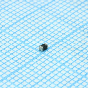 V3.5MLA0603H, Варистор многослойный для поверхностного монтажа 0603 3.5В постоянного тока  30А 1270пФ