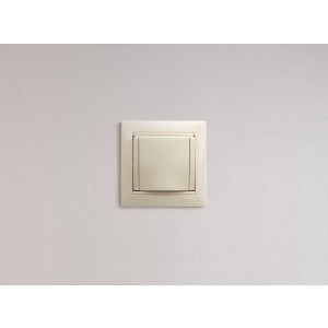 Розетка 1-м СП Valena 16А IP21 2P+E с заземл. защ. шторки с крышкой винты механизм сл. кость IEK 774322