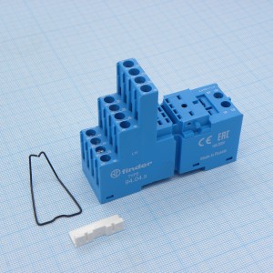 94.04SMA (94.04.9SMA), Розетка с винтовыми клеммами (с зажимной клетью) для реле 55.32, 55.34, таймера 85.02, 85.04; применяются модули 86.00, 99.02; в комплекте металлическая клипса 094.71; версия: синий цвет