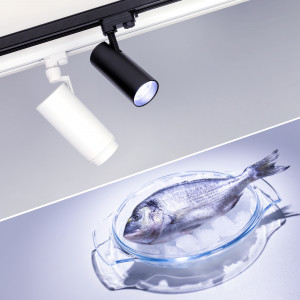 Светильник LGD-ZEUS-4TR-R100-30W Cool SP7500-Fish (BK, 20-60 deg, 230V) 032453, Светильник подвесной для треков/шин 4 провода для продуктов. Мощность 30 Вт, св. поток 2402 лм, 80 лм/Вт, специальный холодный 7500 K для рыбы и морепродуктов, изменяемый угол 20-60°, напряжение питания 230 В. Черный корпус из алюминия, материал линзы PC