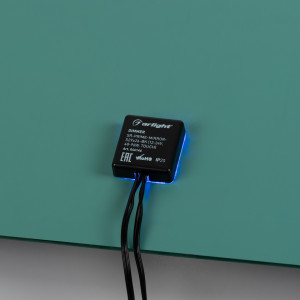 Диммер SR-PRIME-MIRROR-S29x26-BK (12-24V, 48-96W, TOUCH) 046146, Накладной сенсорный диммер для лент 12-24 В для зеркал. Цвет - черный. Питание/рабочее напряжение DC 12-24 В, максимальный ток 4 A на канал, 1 канал, максимальная мощность 48-96 Вт. Диммирование при длительном нажатии рукой, короткое нажатие - «вкл»/«выкл