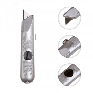 Нож с трапециевидным выдвижным лезвием, винтовой фиксатор лезвия, Лезвие изготовлено из высококачественной инструментальной стали. Замена быстро и просто осуществляется вручную без использования дополнительных инструментов.