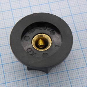 Ручка MF-B02 чёрная, d=6.4 мм, с винтом, Ручка управления на вал 6.4 мм, мет. втулка с винтом, чёрная, h=16, D=29, семиграниик с фланцем.