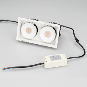 Светильник CL-SIMPLE-S148x80-2x9W Day4000 (WH, 45 deg) 028150, Встраиваемый поворотный светильник для потолка. Мощность 2x9W, цвет ДНЕВНОЙ 4000K, св.поток 1260лм, угол 45°, RA>90. Корпус прямоугольный белый. Питание AC180-240V. Размеры LxWxH 148x80x90мм. Установка в отверстие 140x70мм.