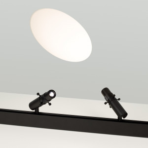 Светильник MAG-ORIENT-SPOT-CROP-ZOOM-TC-R35-6W Warm3000 (BK, 19-29 deg, 48V) 045067, Светильник с кадрируемой оптикой и изменяемым углом для магнитных треков MAG-ORIENT шириной 26 мм. Мощность 6 Вт, св. поток 60-100 лм, 17 лм/Вт, теплый 3000 K, CRI>98, угол 19-29°, напряжение питания 48 В. Черный фигурный корпус из металла, степень защиты