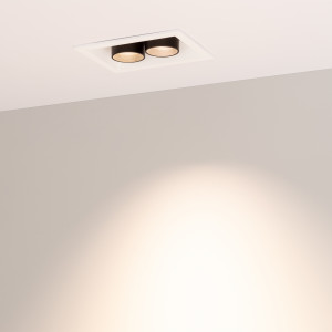 Светильник MS-ORIENT-BUILT-TURN-TC-S67x90-5W Warm3000 (WH-BK, 30 deg, 230V) 031928, Встраиваемый поворотный светильник. Мощность 5 Вт, св. поток 375 лм, 75 лм/Вт, теплый 3000 K, CRI>98, угол 30°, напряжение питания 230 В. Белый прямоугольный корпус из алюминия, экран PMMA, степень защиты IP20. Размер: длина 90 мм, ширина 67 мм, высота 50