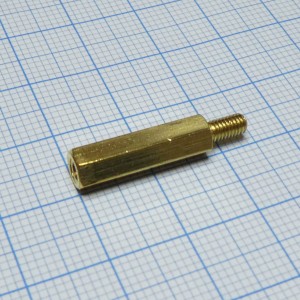 KLS8-DBL-M3-E5.0-L18.0, Стойка латунная, без покрытия шестигранная М3 отверстие-винт, L=18мм