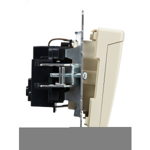 Розетка BRITE РСбш10-3-БрКр 16А IP20 с заземл. защ. шторки с крышкой беж. BR-R16-16-K10