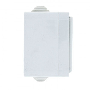 Прага Розетка 1-местная 16А с заземлением с крышкой IP44 белая с защ. штор. EKR16-029-10-440