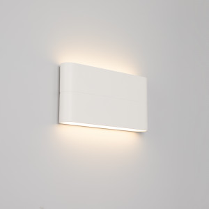 Светильник SP-Wall-170WH-Flat-12W Warm White 020802, Накладной настенный светильник 2x6Вт, белый алюминиевый корпус, матовый рассеиватель из поликарбоната. Цвет ТЕПЛЫЙ БЕЛЫЙ 3000K, св.поток 950лм, CRI(Ra)>80, угол 120°, свет вверх-вниз. Размер 170x90x28мм. IP54. Питание AC220-240V, 12Вт, встроенный драйвер.