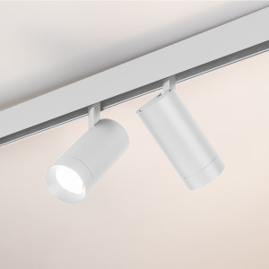 Светильник MAG-ORIENT-SPOT-R65-20W Day4000 (WH, 24 deg, 48V) 037122, Светильник для магнитных треков MAG-ORIENT шириной 26 мм. Мощность 20 Вт, св. поток 2010 лм, 100 лм/Вт, дневной 4000 K, CRI>90, угол 24°, напряжение питания 48 В. Белый фигурный корпус из металл, экран поликарбонат, степень защиты IP20. Размеры LxWxH 204x