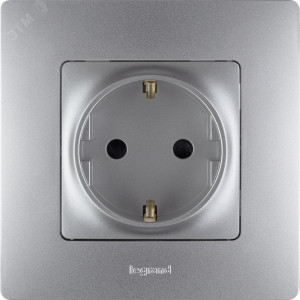 Розетка 1-м СП Etika 16А IP31 250В 2P+E с заземл. защ. шторки немецк. стандарт винтов. клеммы механизм алюм. Leg 672422