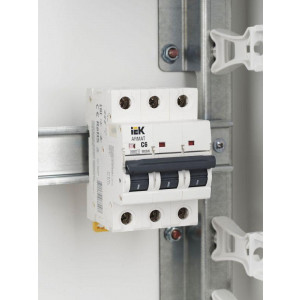 Выключатель автоматический модульный 3п C 6А M06N ARMAT IEK AR-M06N-3-C006