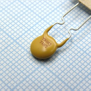 RXEF050-2, Самовосстанавливающийся предохранитель PTC 0.5A(hold) 1A(trip) 72V 40A 0.77W 4s 0.5Ohm, радиальные выводы, 7.9 X 3 X 13.7mm Bag, лента в катушке