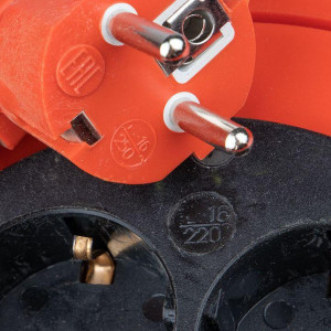 Удлинитель на катушке 4х30м с заземл. 10А IP20 Атлант 2.0 2.2кВт ПВС 3х1 PROxima UKA02-10-310-4-30