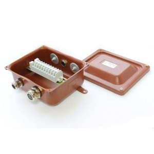 Коробка КЗНС-08 УХЛ1.5 IP65 латун. сальники ГОФРОМАТИК/ zeta30314