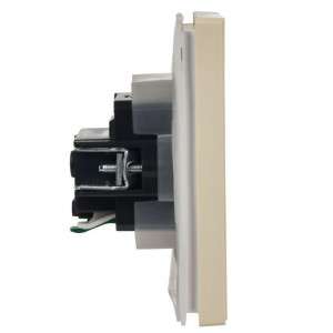 FORTE&PIANO Розетка 1-местная с заземлением с защитными шторками и крышкой безвинтовое крепление 16А IP44 FP419 ваниль IEK FP-R16-16-1-44-K10