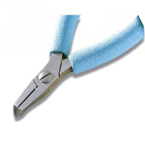 555E, Тонкие кусачки с наклонной формой рабочей поверхности под углом 35°, плоский срез, высококачественная инструментальная сталь, электростатически безопасны. Перекусывает: проволока средней жесткости –0,6 мм, Cu – 1,3 мм; 120 мм, 68 г