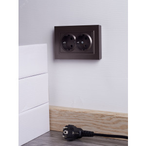 Розетка 2-м СП BRITE РСш12-3-БрТБ 16А в сборе с заземл. защ. шторки бронза BR-R24-16-K45-F