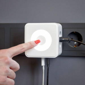 Двойник электрический Куб 16А с/з+2хUSB-A 2.4А+USB Type-C 3А с ночной подсветкой бел. 11-1251