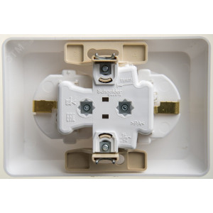 Розетка 2-м СП Этюд 16А IP20 250В с заземл. защ. шторки бел. SE PC16-108B