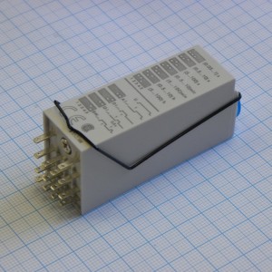 85.04.0.024.0000, Миниатюрный мультифункциональный таймер (AI, DI, SW, GI); монтаж в розетку; питание 24В АС/DC; 4CO 7A; регулировка времени 0.05с…100ч; степень защиты IP40; в комплекте металлическая клипса 094.81