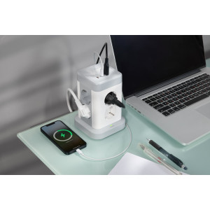 DOMINIC Удлинитель У08K 8 мест 2P+PE 1,5м 3х1,0мм2 16А/250В USB A+C 20Вт серый IEK DN-YP30-16-08-01-ZKU-K41