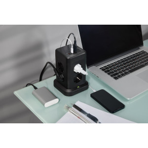 DOMINIC Удлинитель У08K 8 мест 2P+PE 1,5м 3х1,0мм2 16А/250В USB A+C 20Вт черный IEK DN-YP30-16-08-01-ZKU-K02