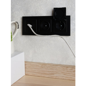 BRITE Рамка 3-мест. РУ-3-2-Бр стекло черн. матовый BR-M32-G-31-K02