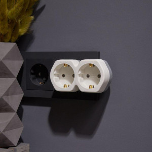 Разветвитель 2-м с заземл. 16А IP20 защ. шторки бел. 11-1087