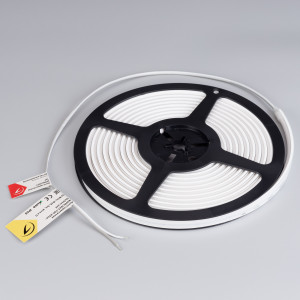 Лента герметичная MOONLIGHT-TOP-X544-10x5mm 24V Warm3000 (10 W/m, IP65, 5m, wire x1) 041526, Гибкая герметичная лента (неон серии MOONLIGHT), сечение 10х5 мм. Светодиоды SMD CSP 544 шт/м. Цвет свечения ТЁПЛЫЙ БЕЛЫЙ (3000 К), индекс цветопередачи CRI>90, световой поток 430 лм/м, угол излучения 131.7°. Мощность 10 Вт/м, питание 24 В