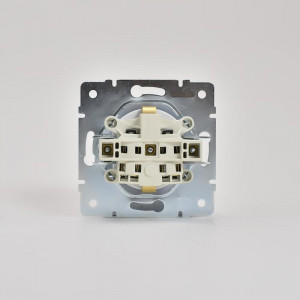 Розетка 1-м СП Karina с заземл. термопласт механизм бел. 707-0288-122B