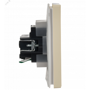 FORTE&PIANO Розетка 1-местная с заземлением с защитными шторками и крышкой безвинтовое крепление 16А IP44 FP419 ваниль IEK FP-R16-16-1-44-K10