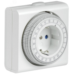 РТМ-3 Розетка-таймер механ. 15мин 24ч 96on/off 16А IP20 ERT-21-1-16-S-15-0-20-K01