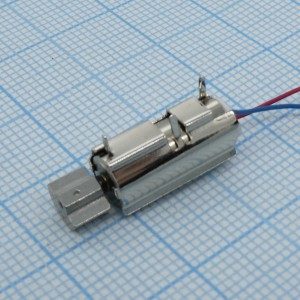 QX-6A-1, Электродвигатель с клипсой на плату, 9000 об/мин., 1.3В, 6х20,7мм, вибромотор