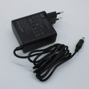 NGE65E18-P1J, AC-DC, 65.1Вт, сетевой адаптер, выход 18В/3.62А, вход 80...264В AC, 47...63 Гц, изоляция 4000B DC, 2xMOPP, 62x30*x65мм, -30...+70C, евровилка, выходной разъем 11мм, диам. 5.5х2.1мм