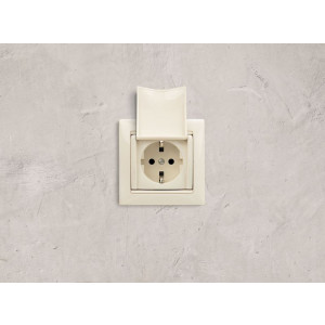 Розетка 1-м СП Valena 16А IP21 2P+E с заземл. защ. шторки с крышкой винты механизм сл. кость IEK 774322