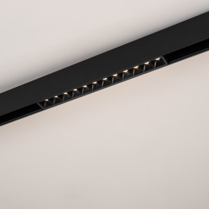 Светильник MAG-ORIENT-LASER-L235-8W Day4000 (BK, 24 deg, 48V) 033614, Светильник для магнитных треков MAG-ORIENT шириной 26 мм. Мощность 8 Вт, св. поток 460 лм, 58 лм/Вт, дневной 4000 K, CRI>90, угол 24°, напряжение питания 48 В. Черный прямоугольный корпус из металл, экран поликарбонат, степень защиты IP20. Размер: длина 2