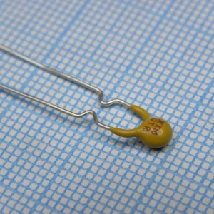 RXEF010-2, Самовосстанавливающийся предохранитель PTC 0.1A(hold) 0.2A(trip) 60V 40A 0.38W 4s 2.5Ohm Radial 7.4 X 3 X 11.6mm, T/R