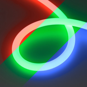 Лента герметичная MOONLIGHT-TOP-G280-D18mm 24V RGB 360deg (13 W/m, IP65, 3838, 5m, wire x1) 038762, Гибкая герметичная лента (неон серии MOONLIGHT), сечение 18х18 мм. Светодиоды SMD 3838 280 шт/м. Цвет свечения RGB, угол излучения 360°. Мощность 13 Вт/м, питание 24 В. Класс пылевлагозащиты IP65. Размеры 5000х18х18 мм. Резка не предусмотрена. Изгиб согла